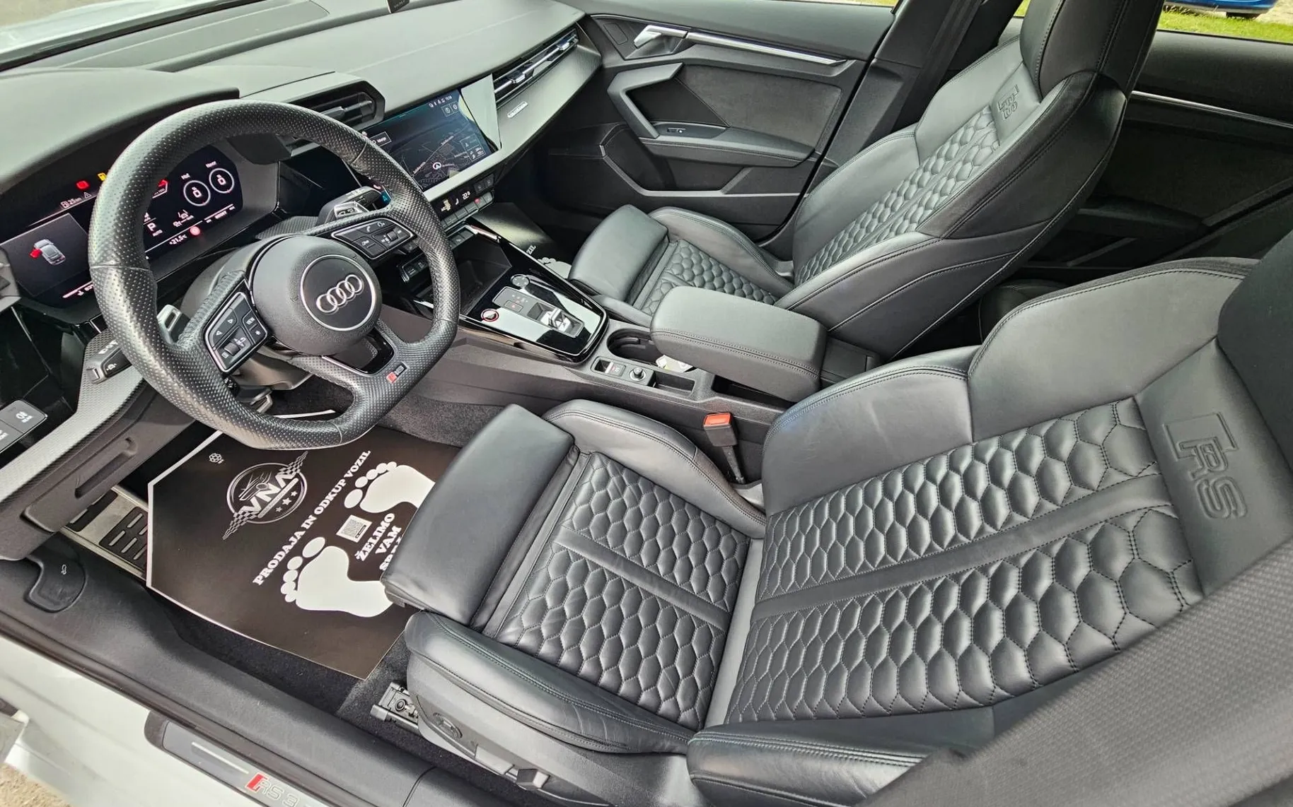 Notranja slika - Audi RS3 - Sportback quattro TFSI |VIRTUAL|BANG|RADAR|KAMERA| - 7