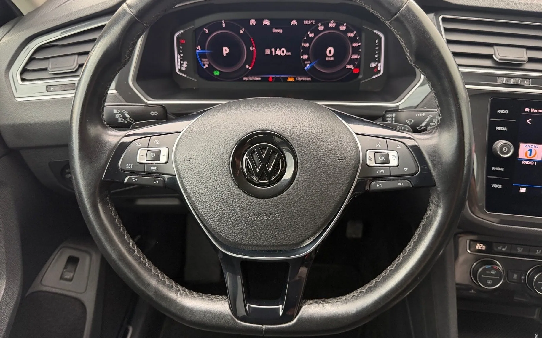 Notranja slika - Volkswagen Tiguan - 4motion 2.0 TDI BMT DSG R-Line-Black Style-WEBAS - 8