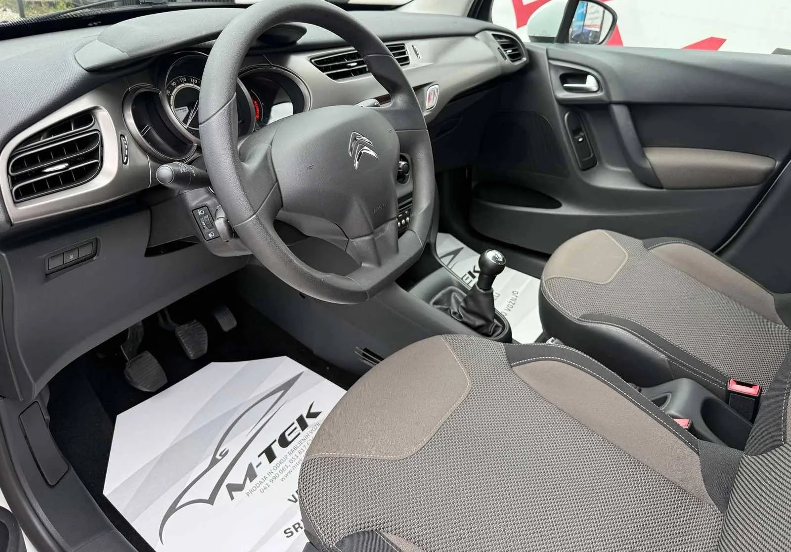 Notranja slika - Citroën C3 - Attraction PureTech 82 BVM... - 9