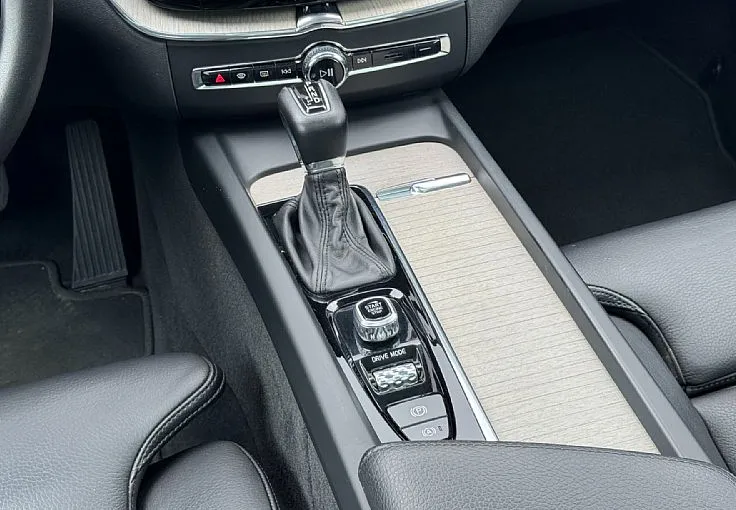 Zunanja slika - Volvo XC60 - D4 AWD Momentum Avt. - 8