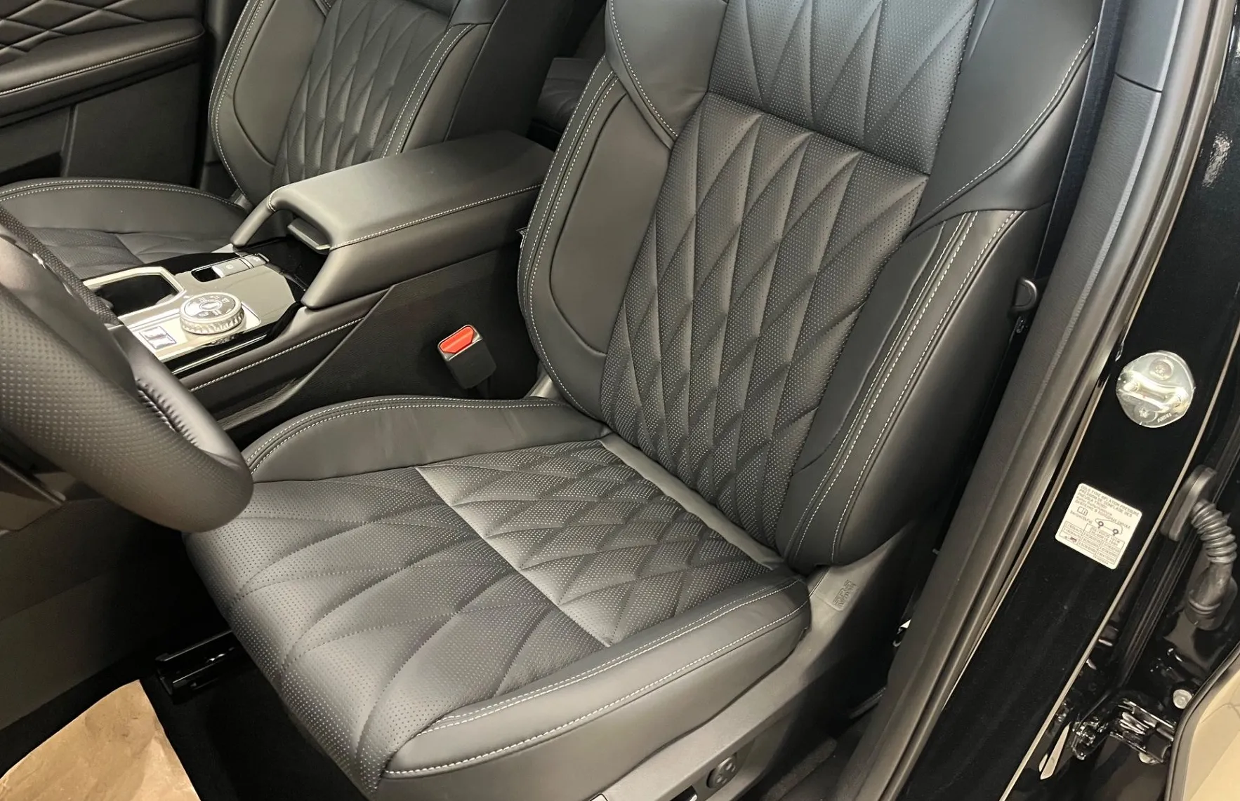 Zunanja slika - Mitsubishi Outlander - Black Edition PHEV 4WD 2.4  Avt. - NA ZALOGI - - 11