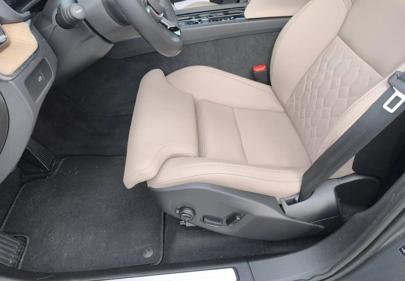Zunanja slika - Volvo XC60 - B5P AWD Plus Dark Avt. - 10