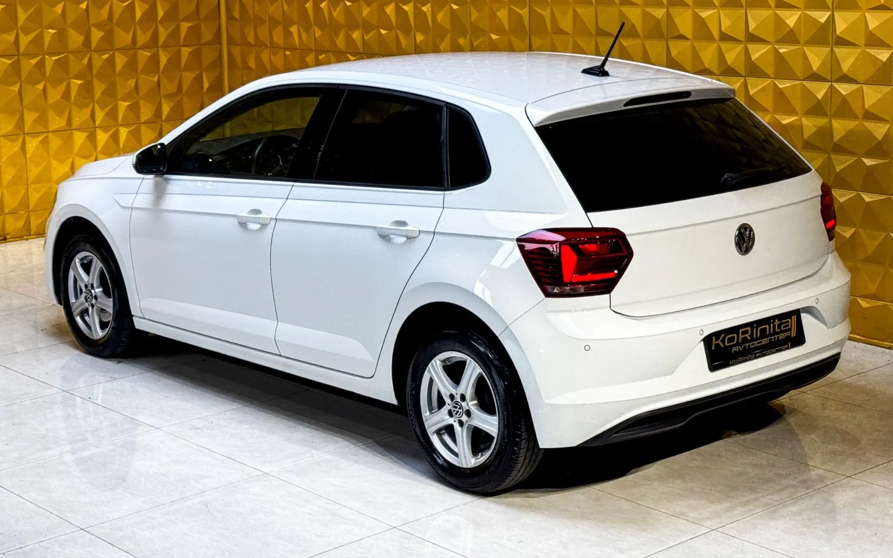 Notranja slika - Volkswagen Polo - 1.6 TDI GRETJE-VIRTUAL-PDC-RADAR TEMP - 8