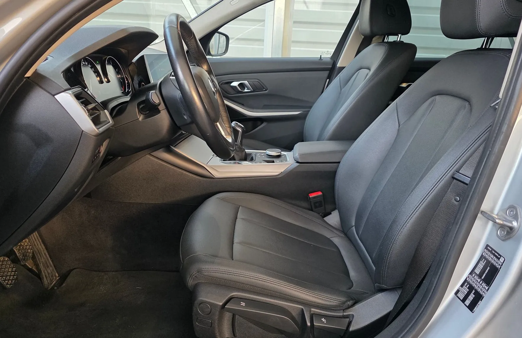 Zunanja slika - BMW Serija 3 - : 318d - LINE ASSIST - USNJE - FUL LED - TEMPOM4T - 8