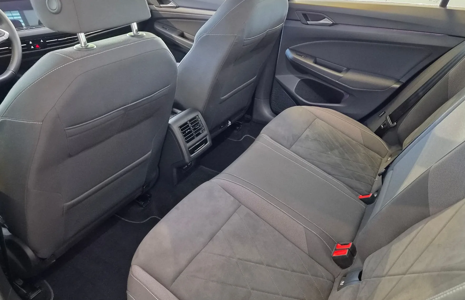 Zunanja slika - VW Golf - 2.0 TDI Style DSG|MEMORY|KEYLESS|DAB|MRTVI KOT|ACC - 10