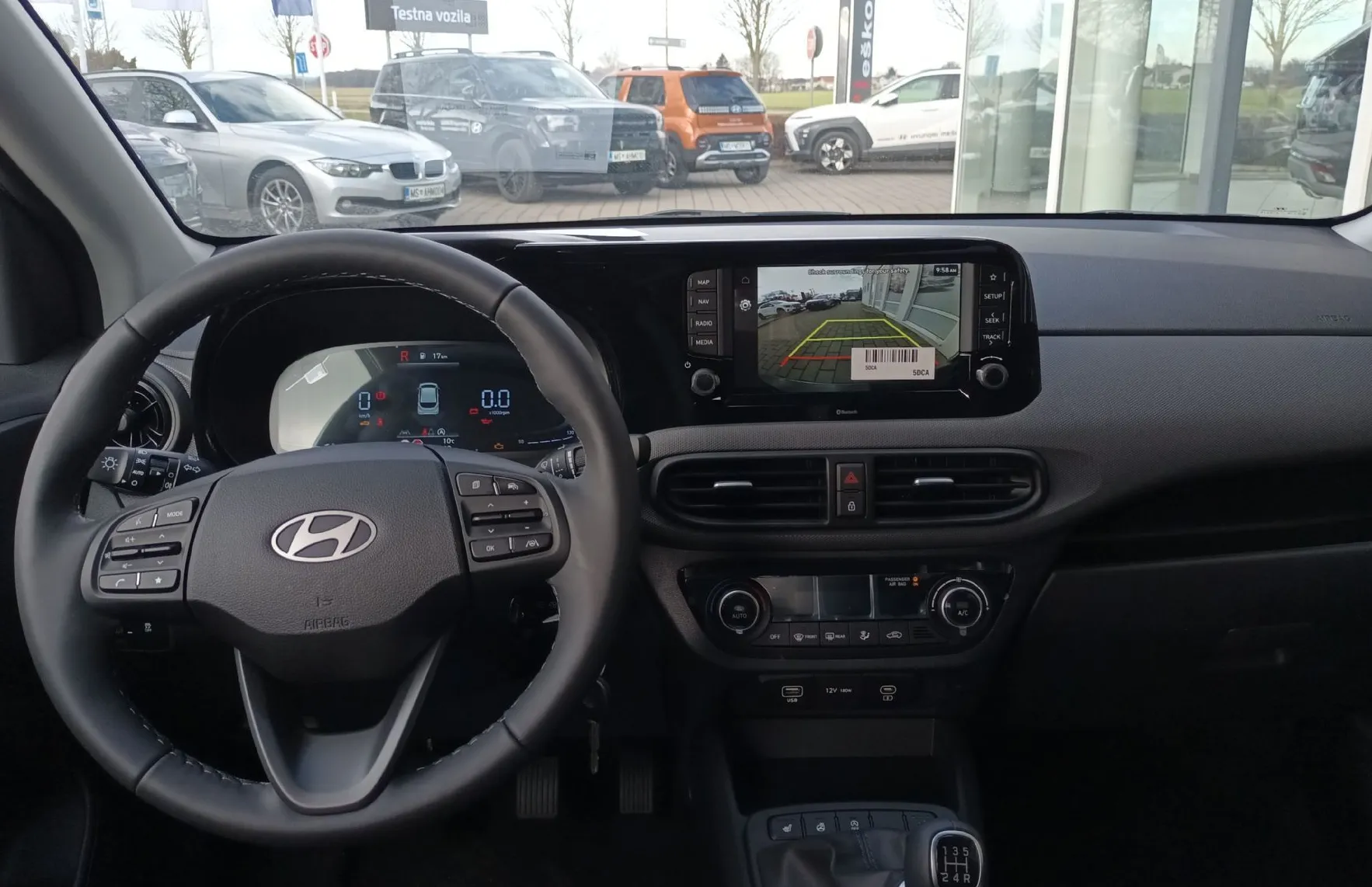 Zunanja slika - Hyundai i10 - 1.2 Style + dodatki.. ZADNJE NOVO VOZILO V SLO - 7