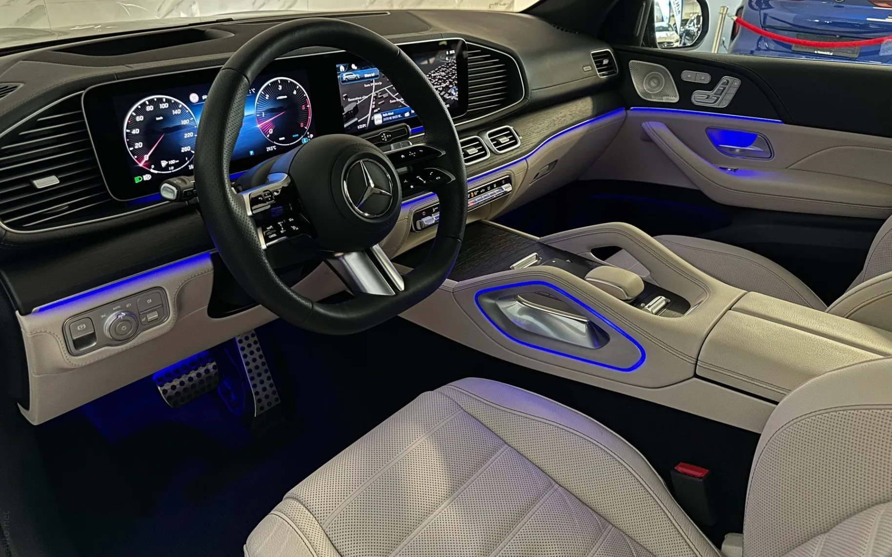 Notranja slika - Mercedes-Benz GLS-Razred - 450d|4M|AMG|Pano|Zračno|HUD|ACC|Kljuka|Webasto|3.. - 8