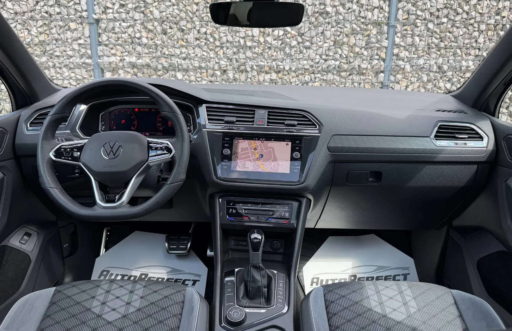 Zunanja slika - Volkswagen Tiguan - 2.0 TSI 4M R-Line DSG |HUD|KAM|PANO|IQ LIGHT|... - 10
