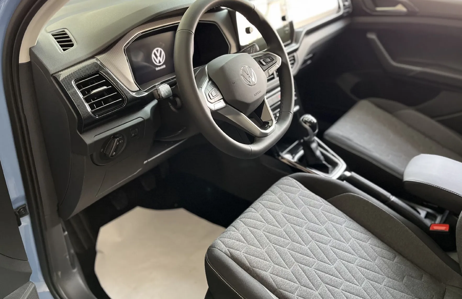 Zunanja slika - Volkswagen T-Cross - 1.0 TSI 4ALL 85  115 - 4