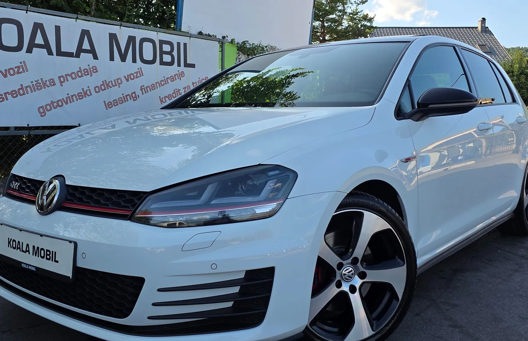 Zunanja slika - Volkswagen Golf - 2.0 GTI BMT LED-ŠIBEDAH-GRETJE SEDEŽEV-ALU - 1