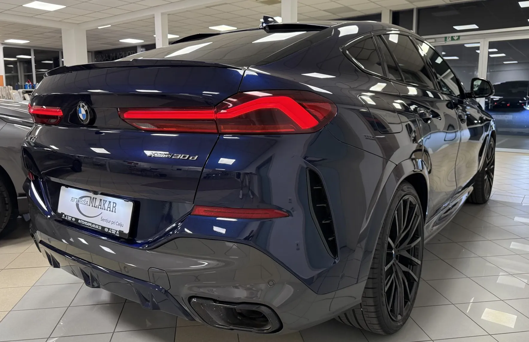 Zunanja slika - BMW X6 - serija : xDrive30d -M-SHADOW-TANSANITE-LASER-ZRAČNO.-22COL - 7