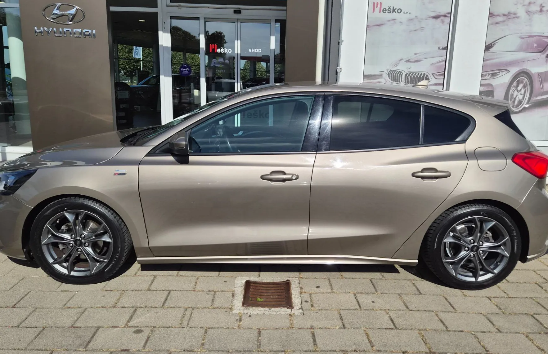 Zunanja slika - Ford Focus - 1.0  ST-Line navi-kamera-pdc-acc-alu - 4