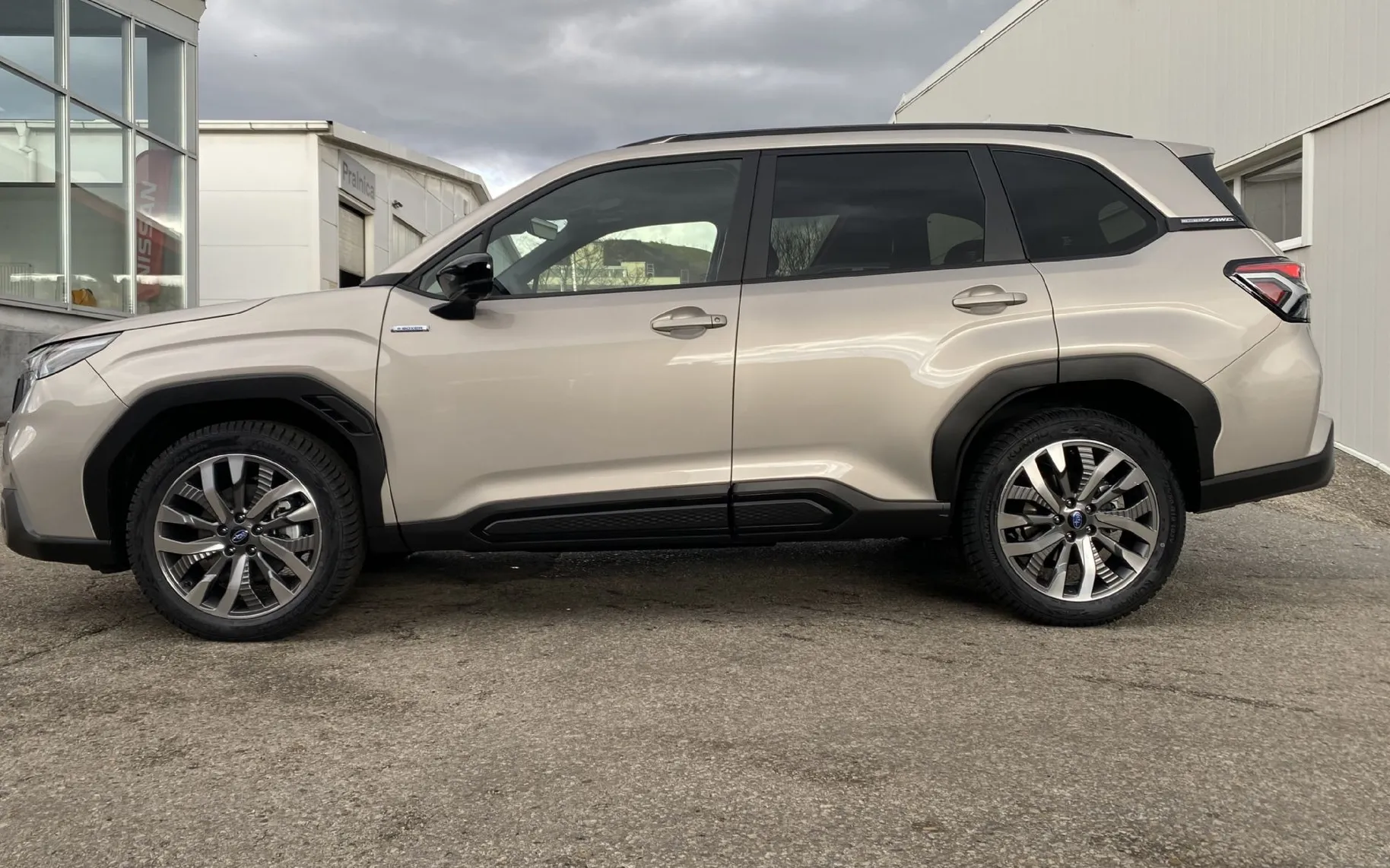 Zunanja slika - Subaru Forester - 2.0i 4WD CVT Lineartronic PREMIUM - 18