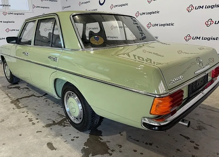 Zunanja slika - Mercedes-Benz E-Razred - 115 200D - KOT NOV - VOZILO V PRVI BARVI - 9