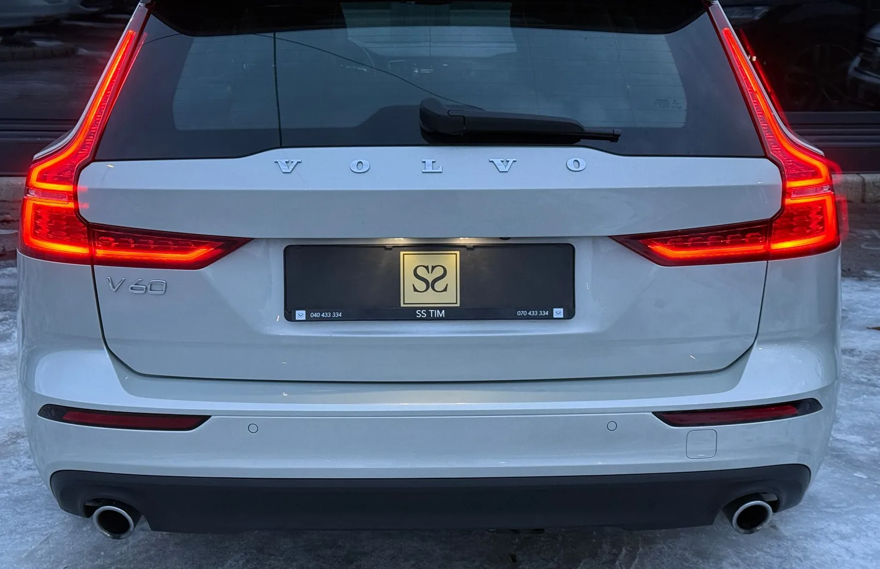 Zunanja slika - Volvo V60 - D4 PANO-FullLED-Usnje-KAM-Mkot-PDC-Gretje-KljukaDE - 35
