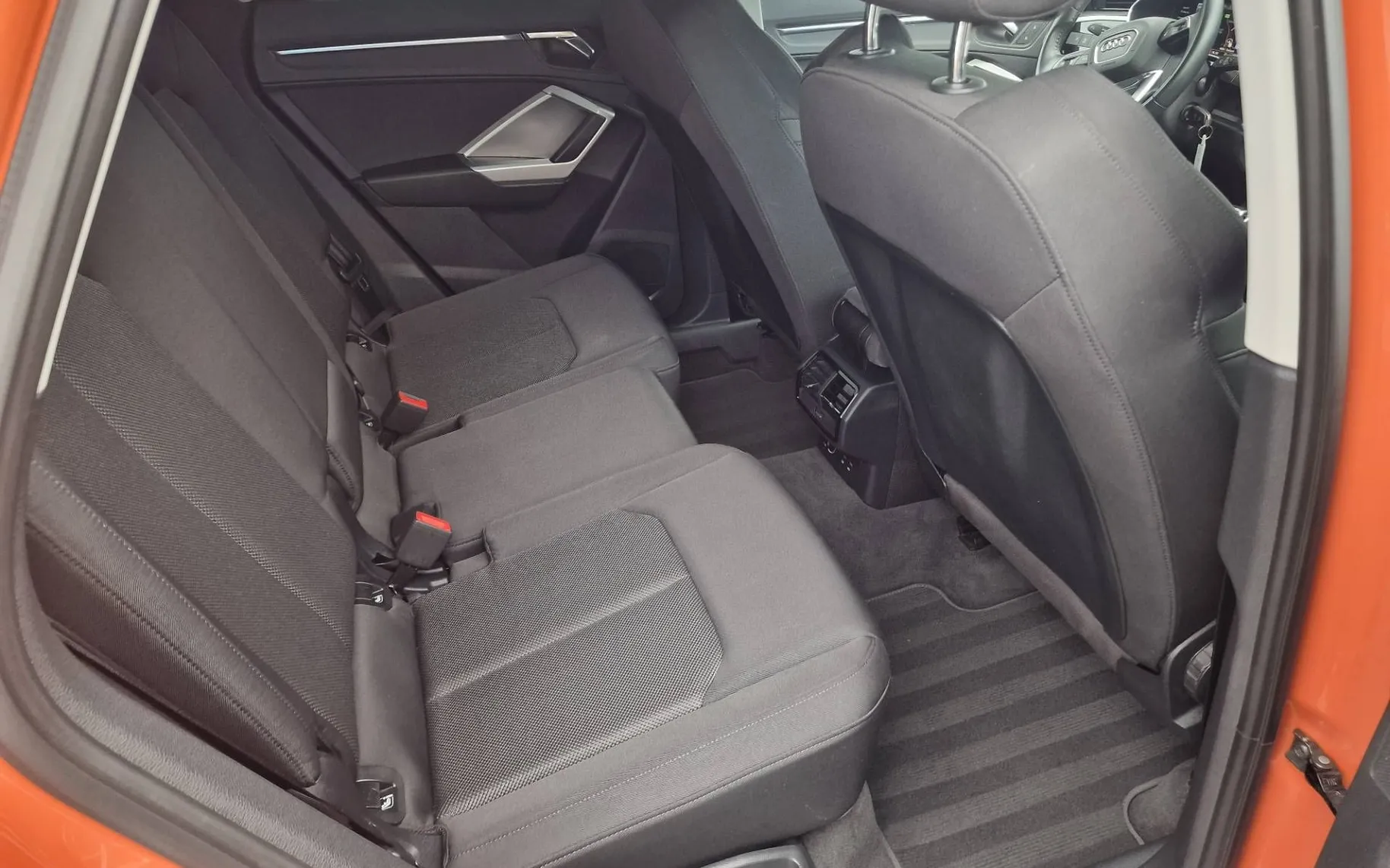 Notranja slika - Audi Q3 - 35 TFSI S tronic S line POLOG 2500 - 12