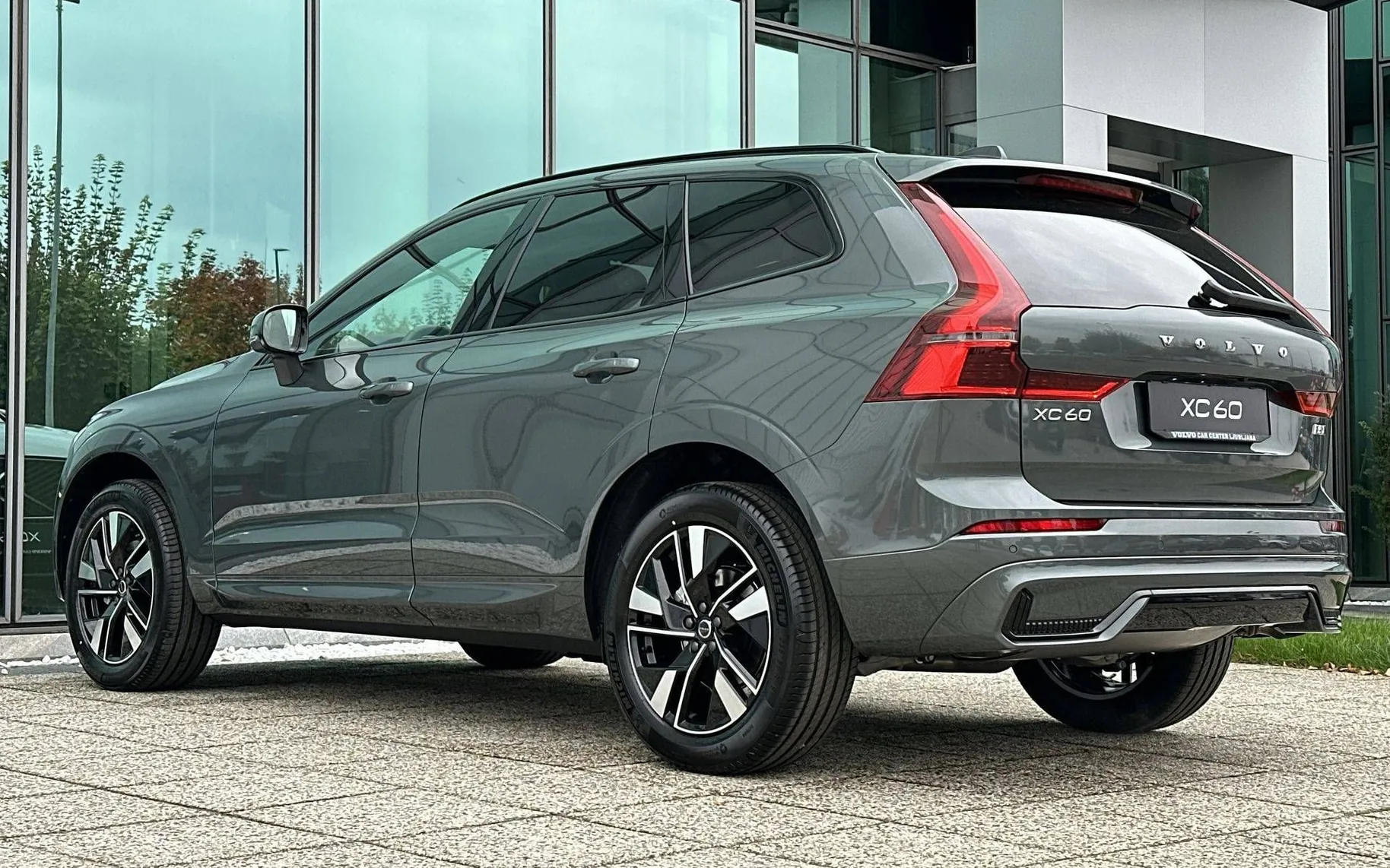 Notranja slika - Volvo XC60 - B5  P  AWD Plus Dark... - 7