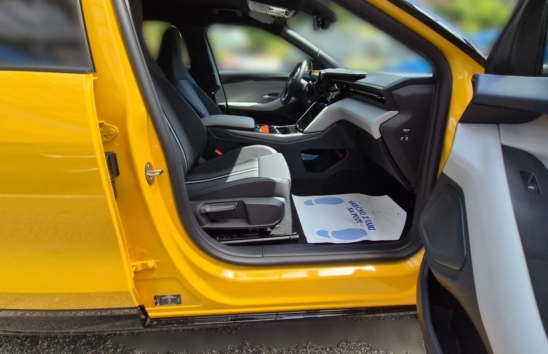 Zunanja slika - Ford Capri - 79 kWh 250 kW  340 KM  samodejni AWD - 15