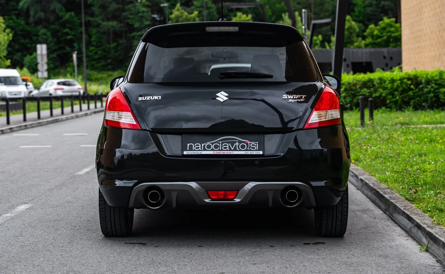Zunanja slika - Suzuki Swift - 1.6 Sport - Xenon - Ogrevanje sedežev - Keyless - 7