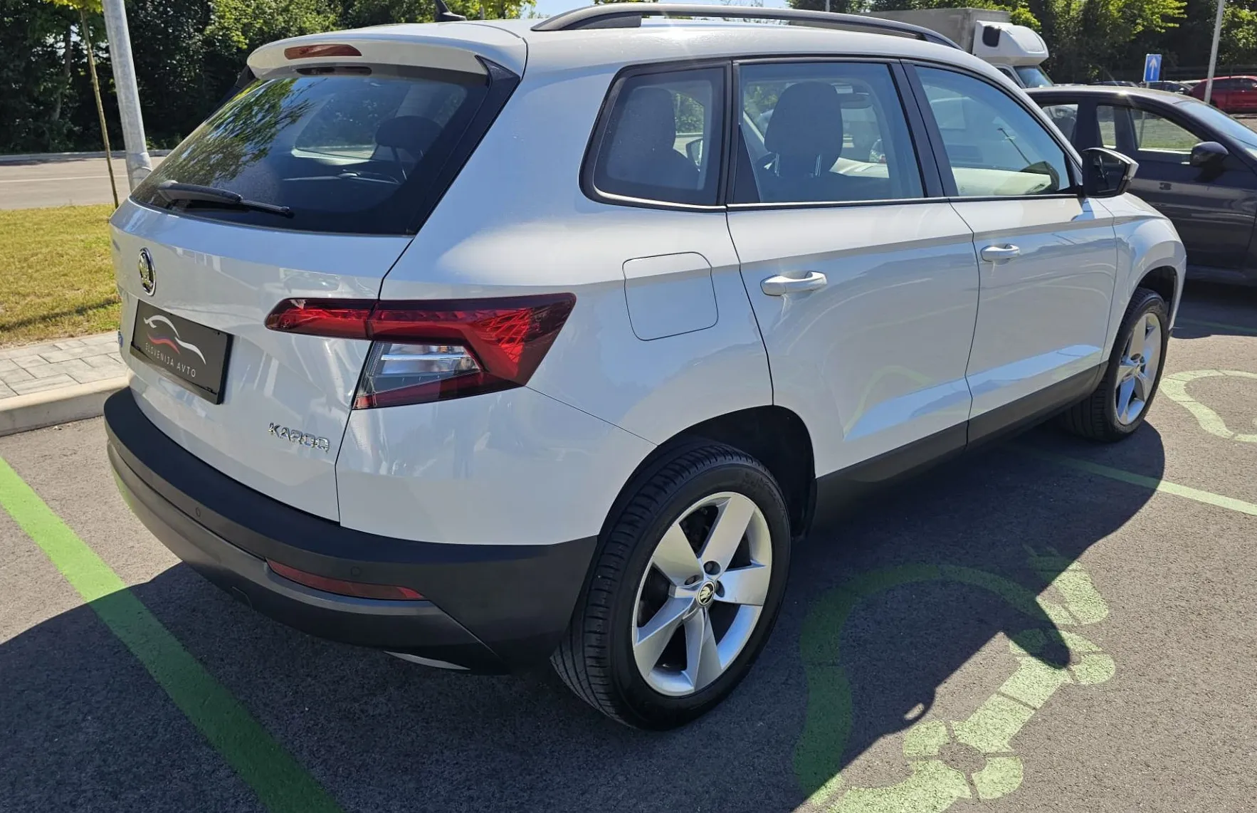 Zunanja slika - Škoda Karoq - Style 1.6 TDI DSG|FULED|ALU|ASSIS.|NAVI|2xPDC| - 4