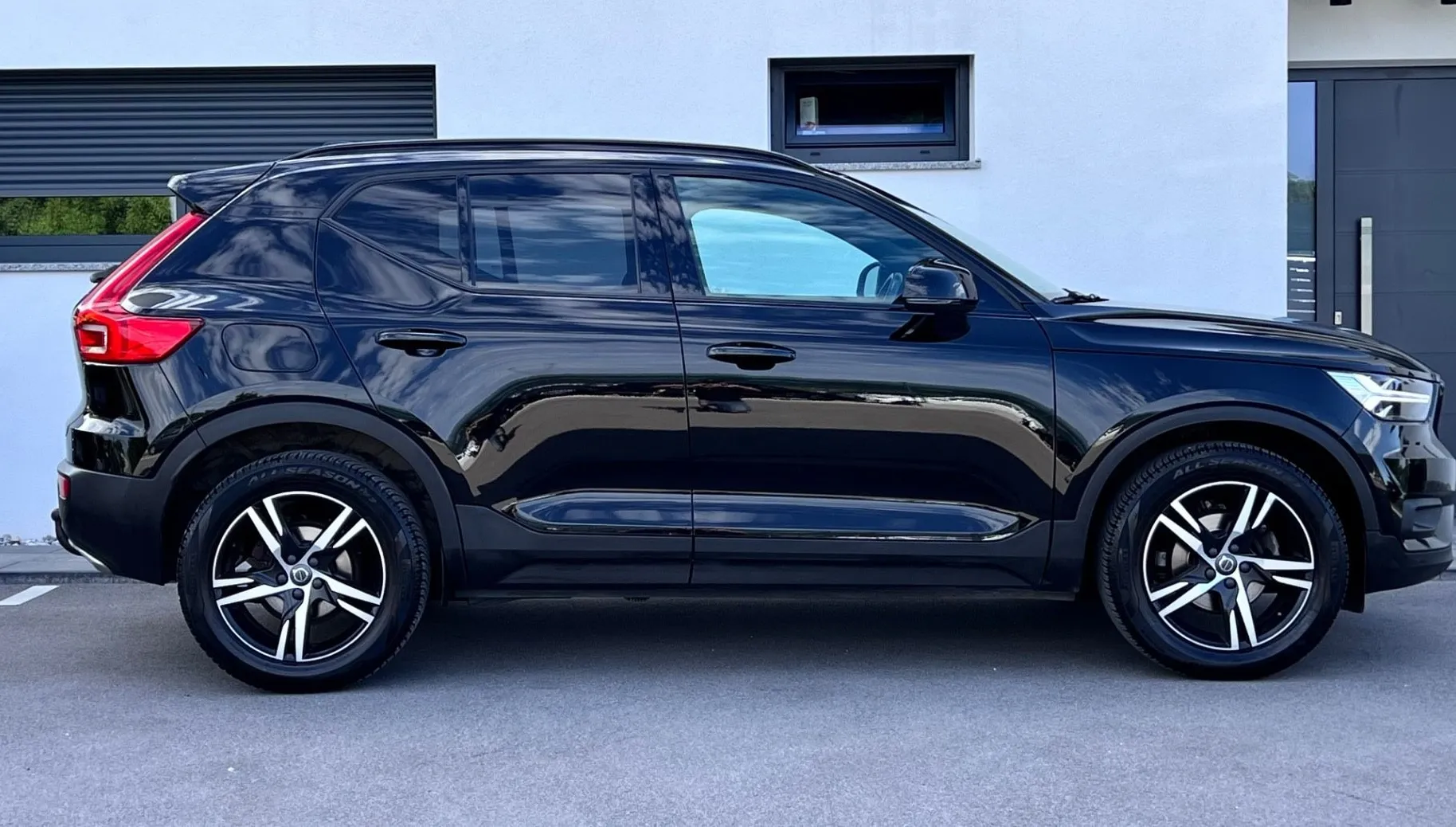 Zunanja slika - Volvo XC40 - T3 R-design+ALU+LED+HI-FI+KLJUKA... - 5
