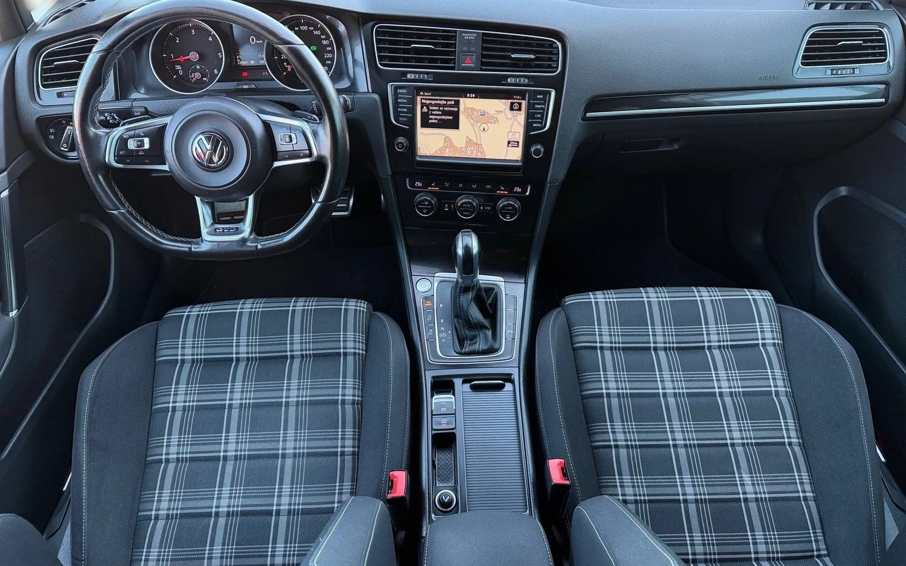 Notranja slika - Volkswagen Golf Variant - 2.0 GTD BMT DSG Panorama - Kamera - Kljuka - 7