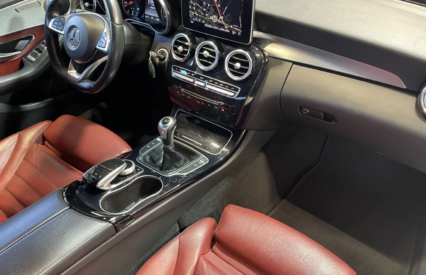 Zunanja slika - Mercedes-Benz C-Razred - C220d-AMG LINE-NAVI-TEMPOMAT-KAMERA-GRETJE SED-LED - 15