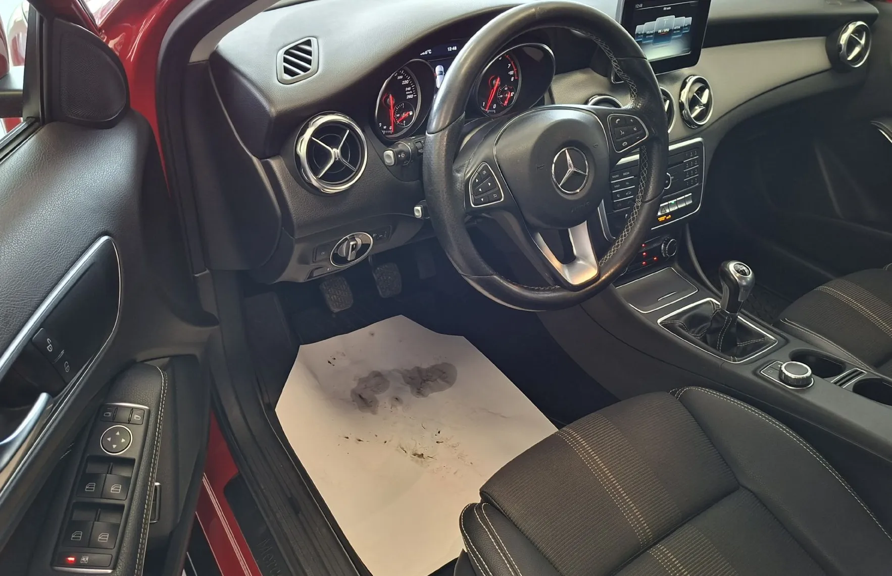 Zunanja slika - Mercedes-Benz GLA-Razred - GLA 180 URBAN - 7