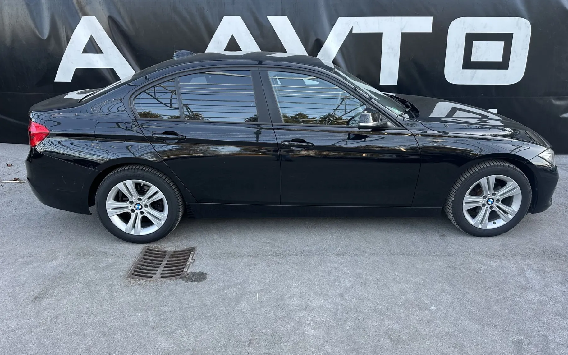Zunanja slika - BMW Serija 3 - : 318i Advantage-NAVI-GRE.SEDEŽEV-2xPDC-TEMPOMAT-17C - 3
