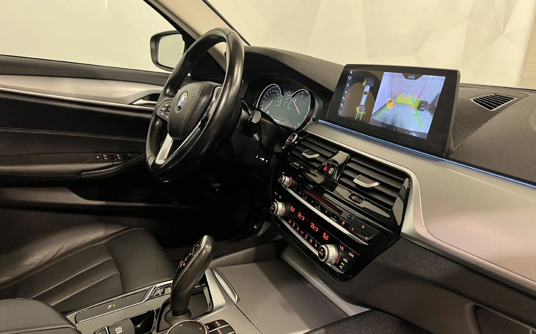Notranja slika - BMW serija 5 Touring: - 525d-PANORAMA-VIRTUAL-ACC-KAMERA-NAVI-LED-PDC - 11