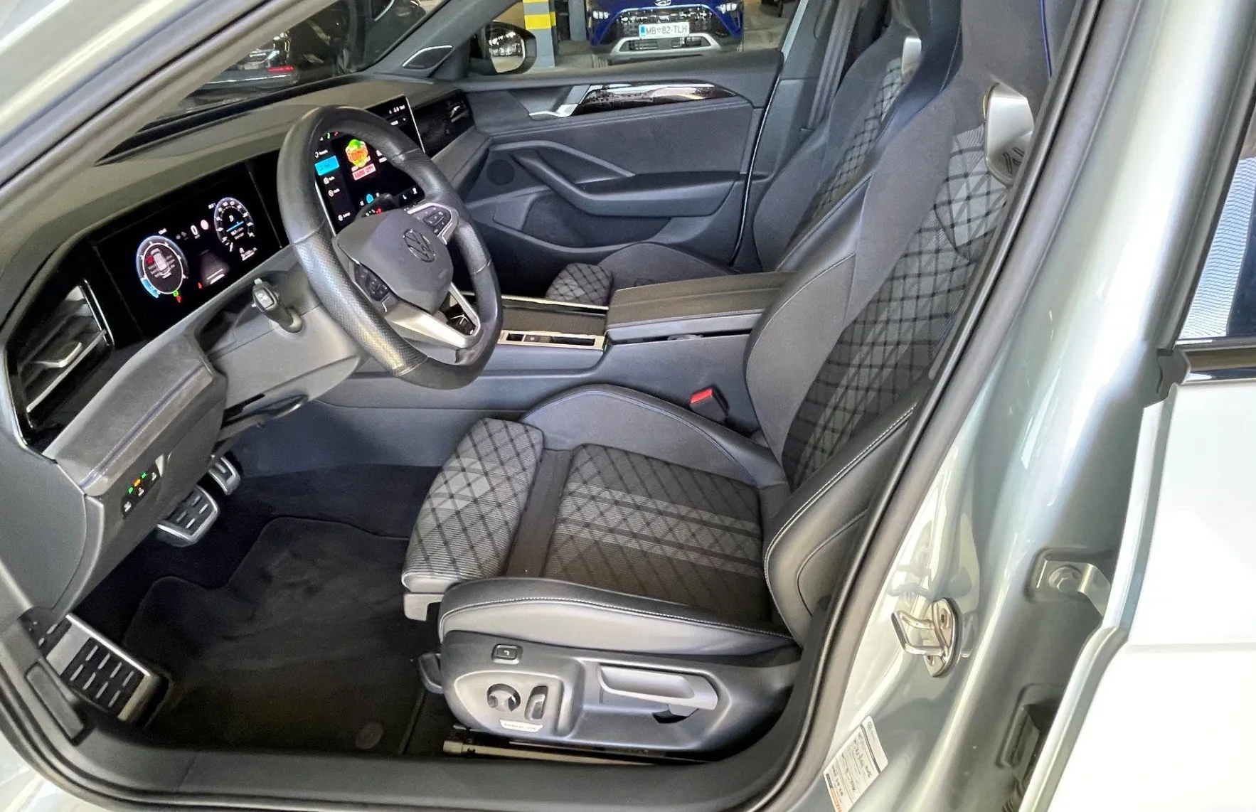Zunanja slika - Volkswagen Passat - Variant 2.0 TDI BMT R-Line DSG LED. NAVI.KAMER360.PDC2X - 15