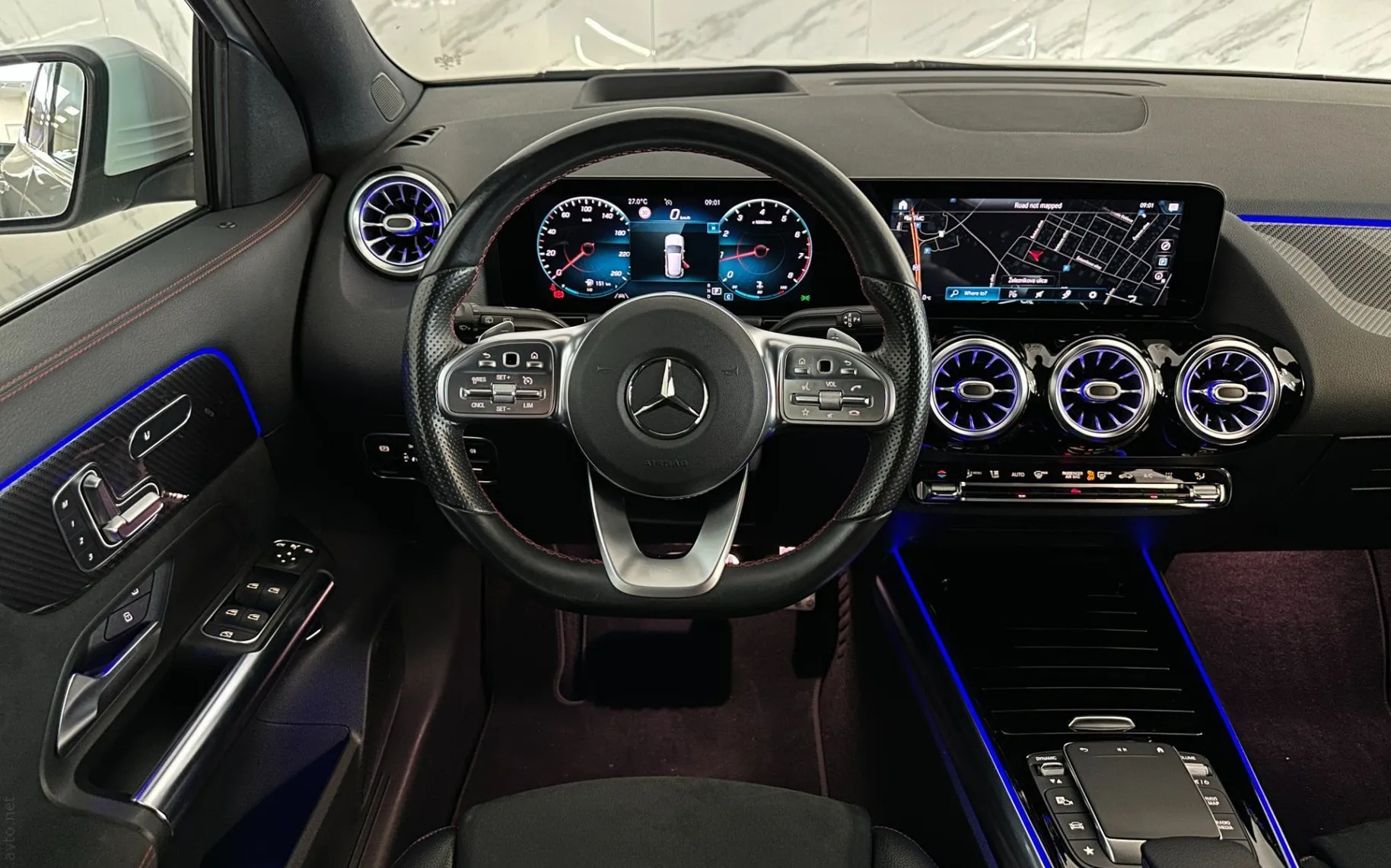 Notranja slika - Mercedes-Benz GLA-Razred - 200|AMG Line|Memory|HUD|Kamera|Gretje|LineAss|R19 - 9