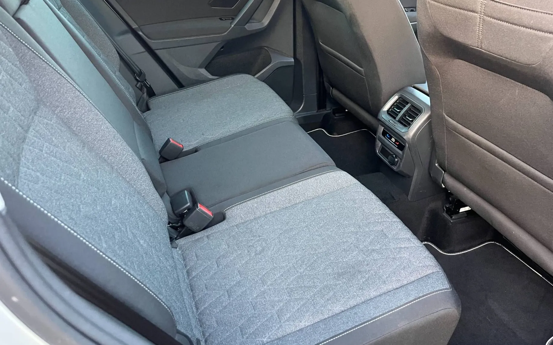 Notranja slika - Volkswagen Tiguan - 2.0 TDI SCR BMT -1 LASTNIK-ALU-LED-KAM-ODLIČEN... - 12