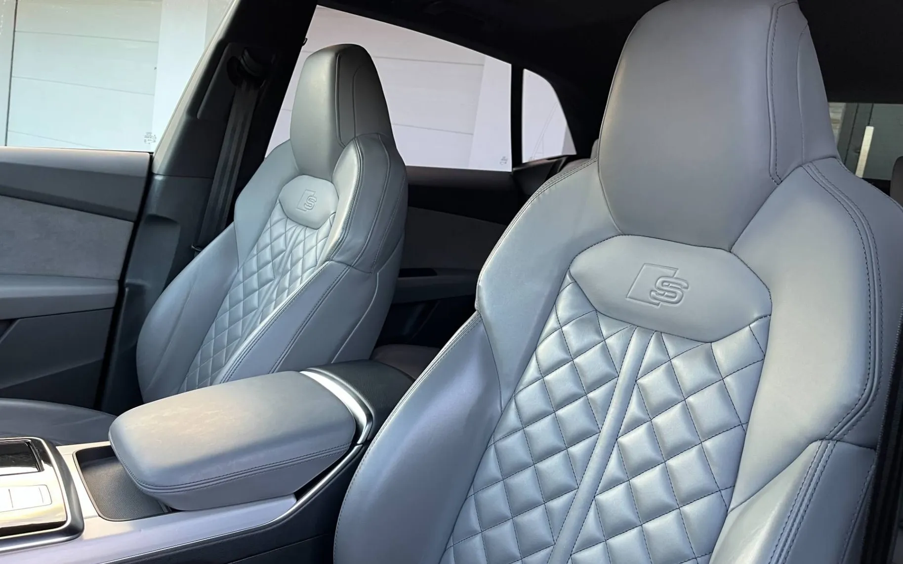 Notranja slika - Audi Q8 - 50 TDI quattro 3x S line-1 LASTNIK-MATRIX-22 col - 11