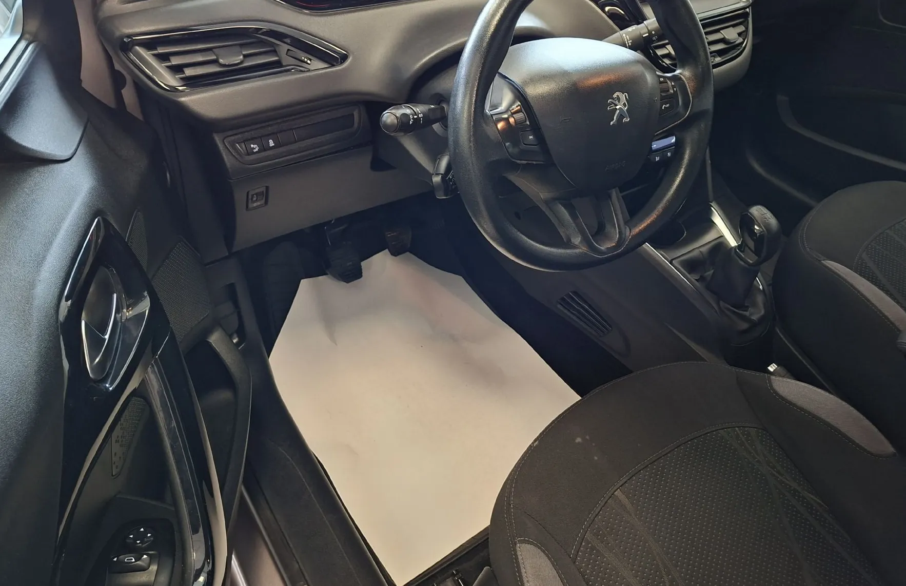 Zunanja slika - Peugeot 208 - ACTIVE 1.4-HITRI KREDIT-ODLIČEN- - 11