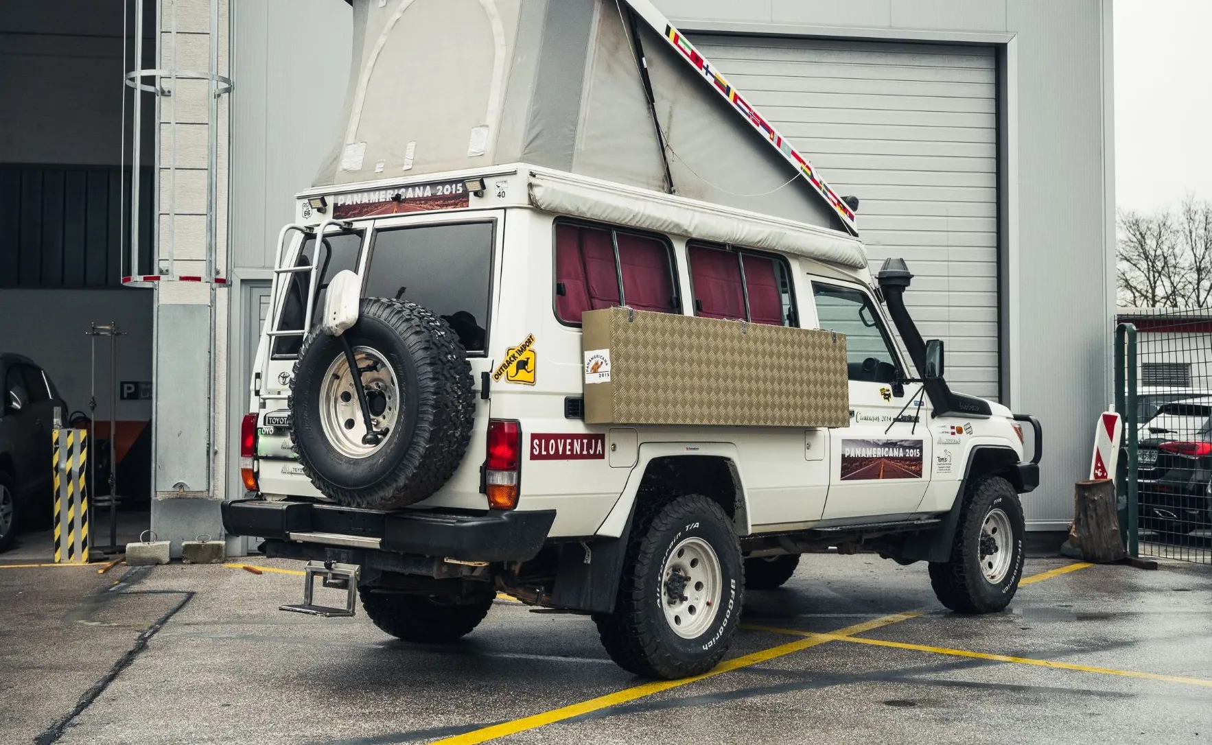 Zunanja slika - Toyota Land Cruiser - HZJ 78 4X4 - 3