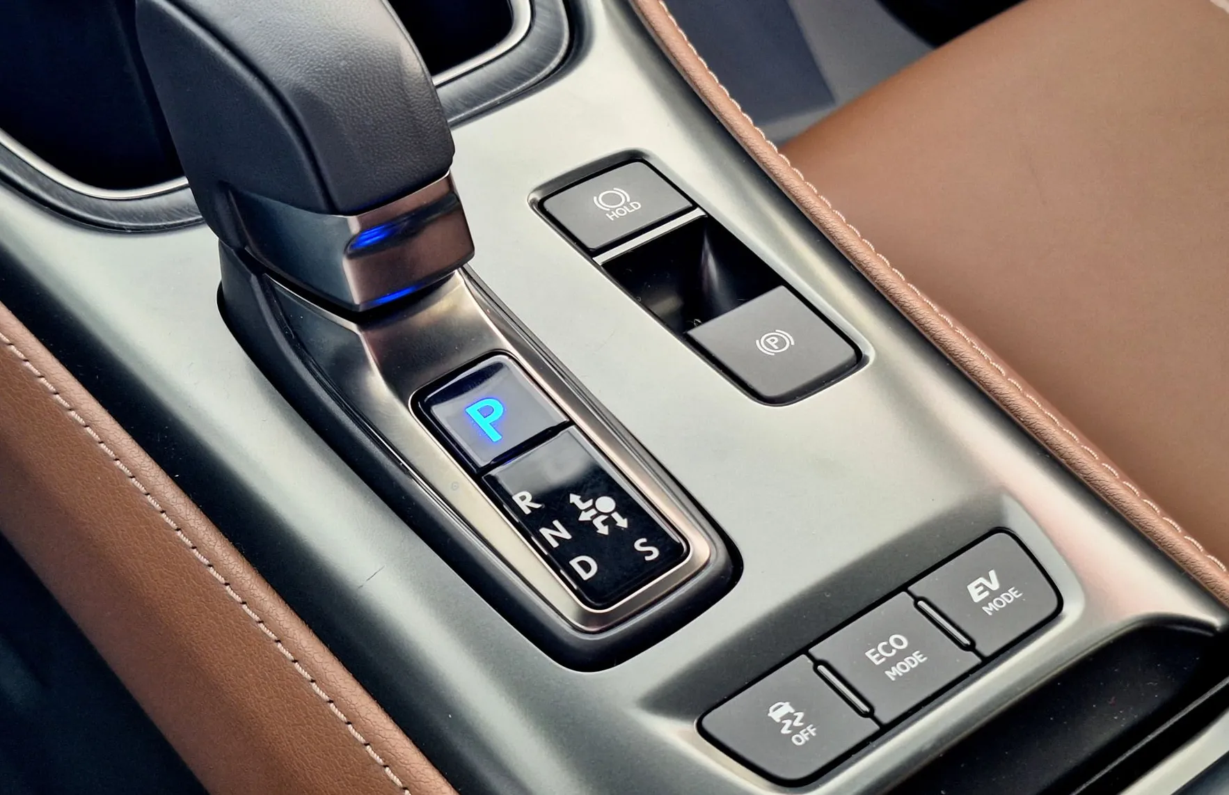 Zunanja slika - Lexus LBX - AWD 1.5 HEV Elegant Tech Aut•MEMORY•ACC•GRET.VOLAN - 16