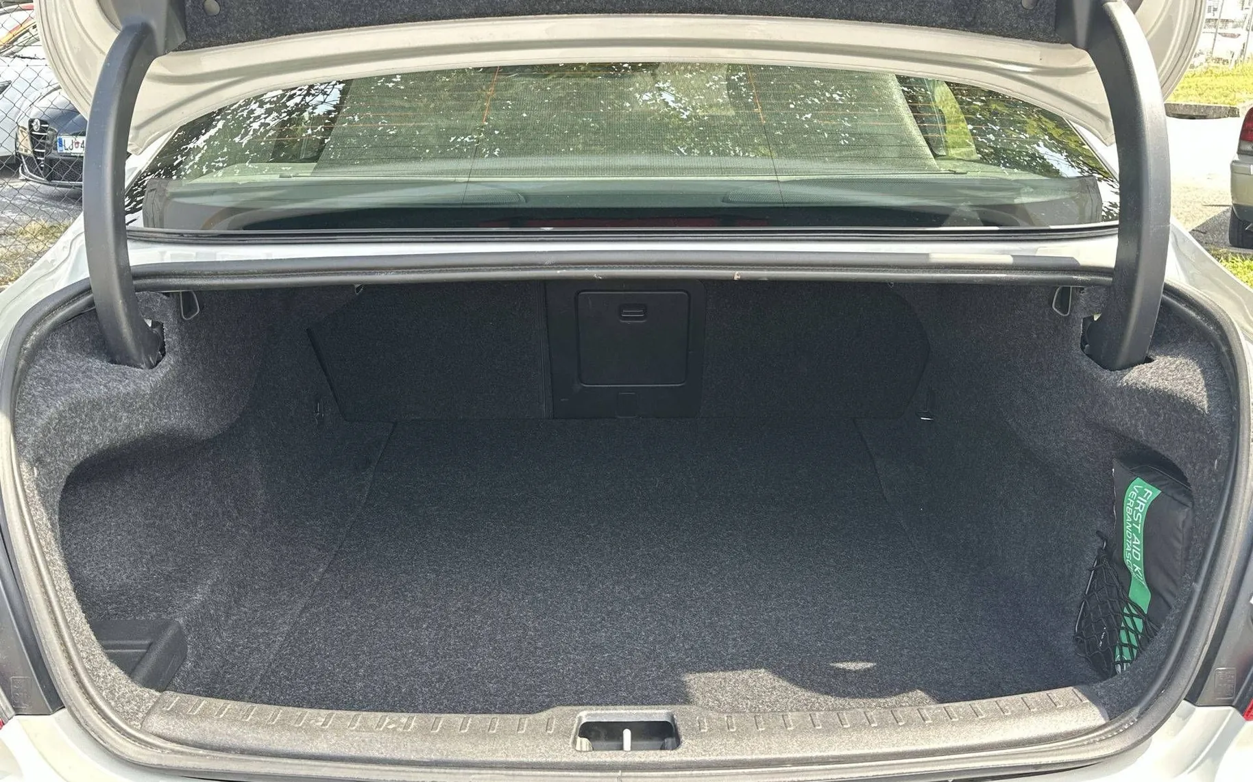 Notranja slika - Volvo S60 - T4 R-Design Avt. - 12