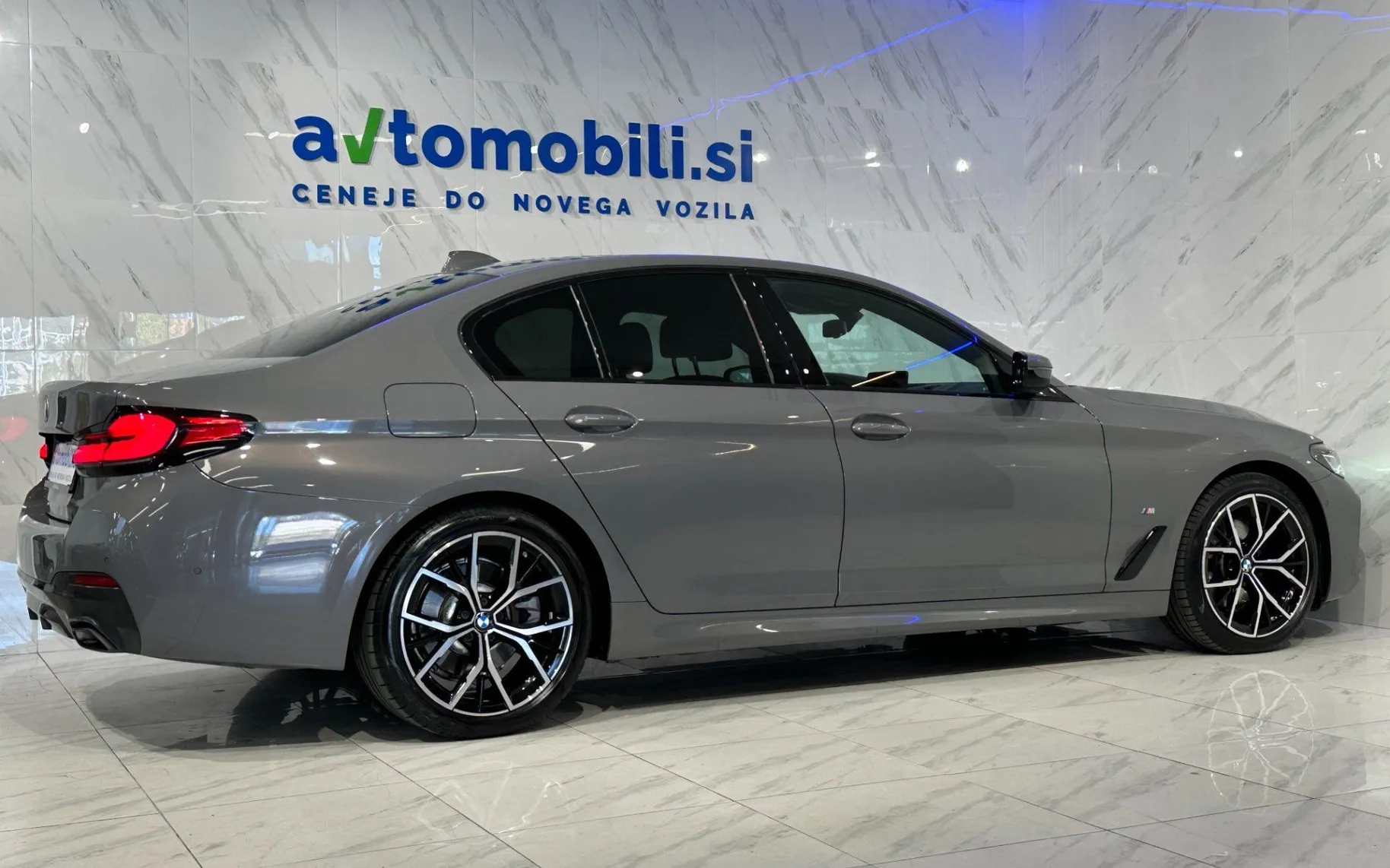 Zunanja slika - BMW serija 5: - 520d |xDrive|M|Laser|ACC|Kamera|HUD|Memory|Gretje| - 5