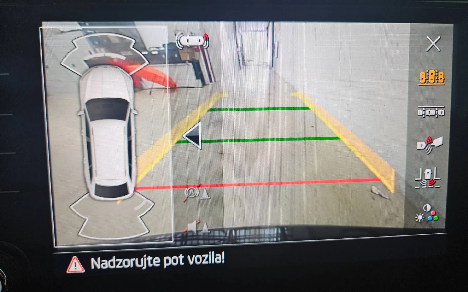 Notranja slika - Škoda Superb - 2.0 TDI Ambition Combi DSG 110 kW - 10