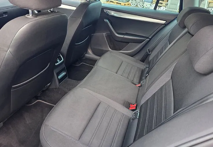 Zunanja slika - Škoda Octavia - Combi 2.0 TDI Family DSG 1 last odlično stanje - 9
