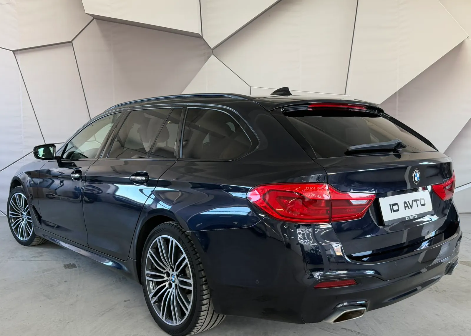 Zunanja slika - BMW Serija 5 - 520d xDrive touring Avt. - 3