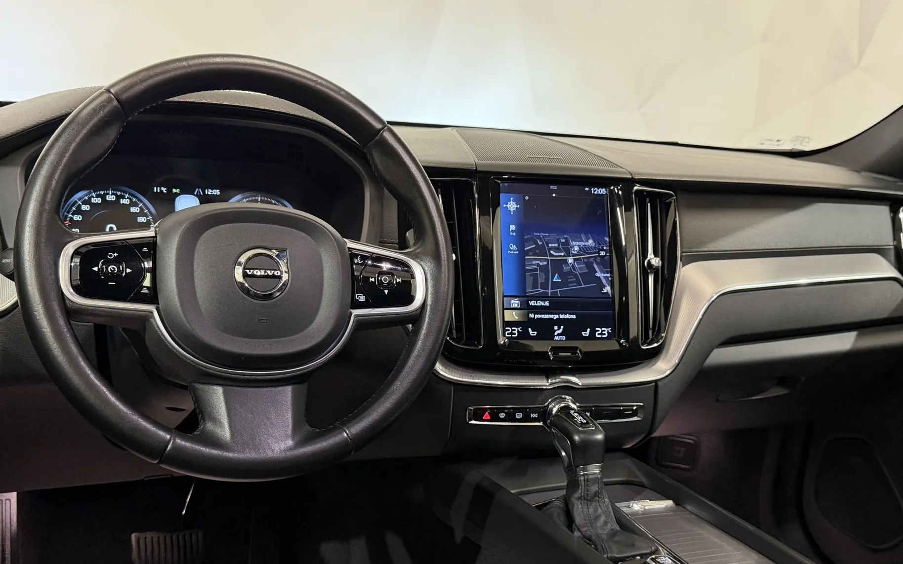 Notranja slika - Volvo XC60 - D4 4X4-INSCRIPTION-VIRTUAL-PANORAMA-KAMERA-HEAD UP - 11