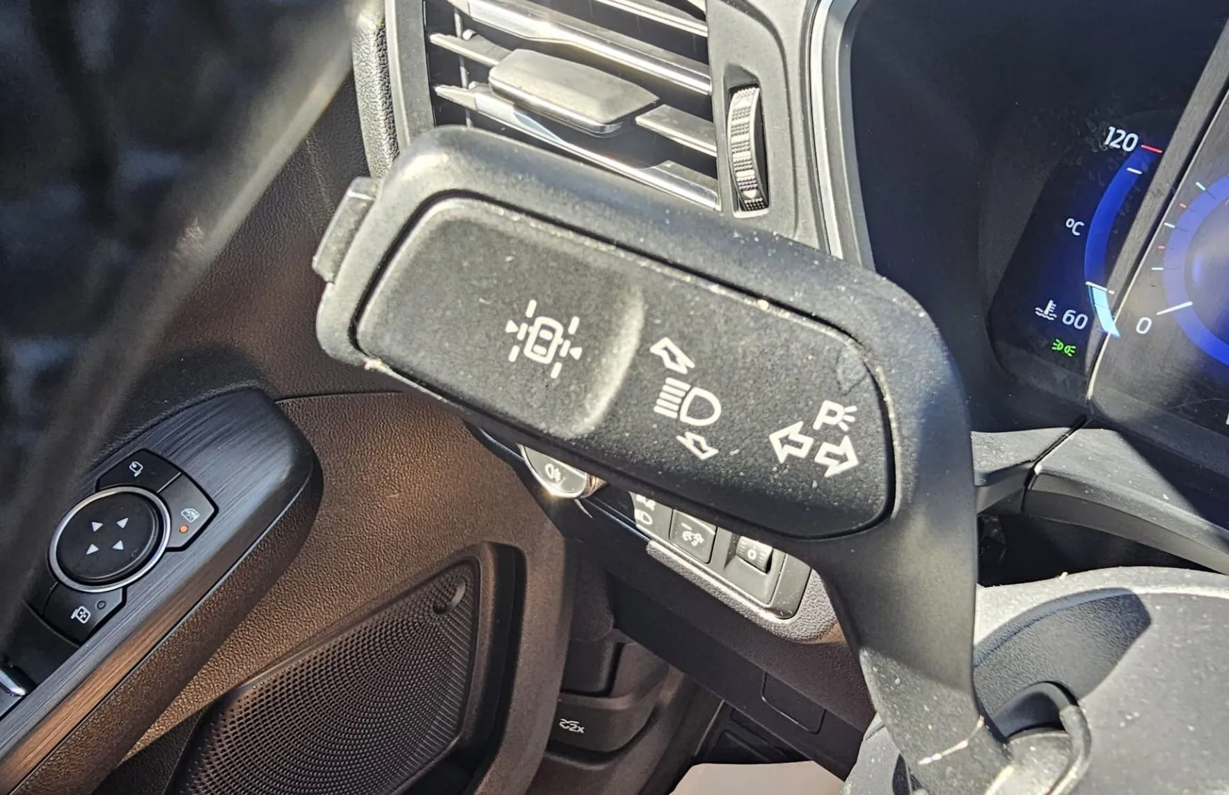 Zunanja slika - Ford Kuga - 2.0 TdCi 150 Titanium|FULED|ALU|2xPDC|NAVI|Multifu - 12