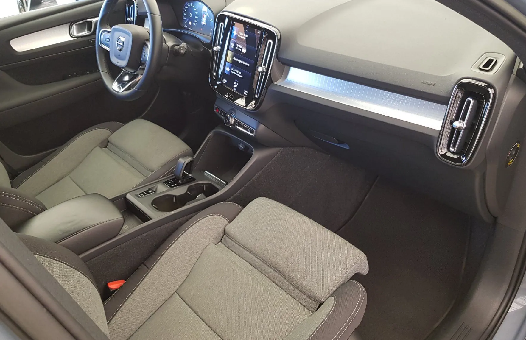 Zunanja slika - Volvo XC40 - T4 Recharge Twin Engine Inscription KAMERA PRIKLOP - 11