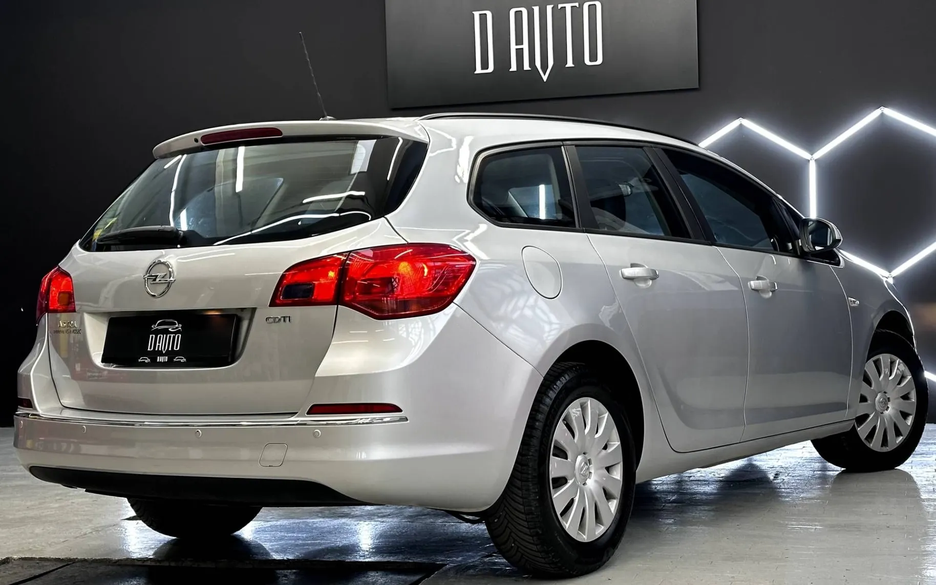 Notranja slika - Opel Astra - 1.6 CDTI 100KW - 1. LASTNIK - SLO. POREKLO - 20