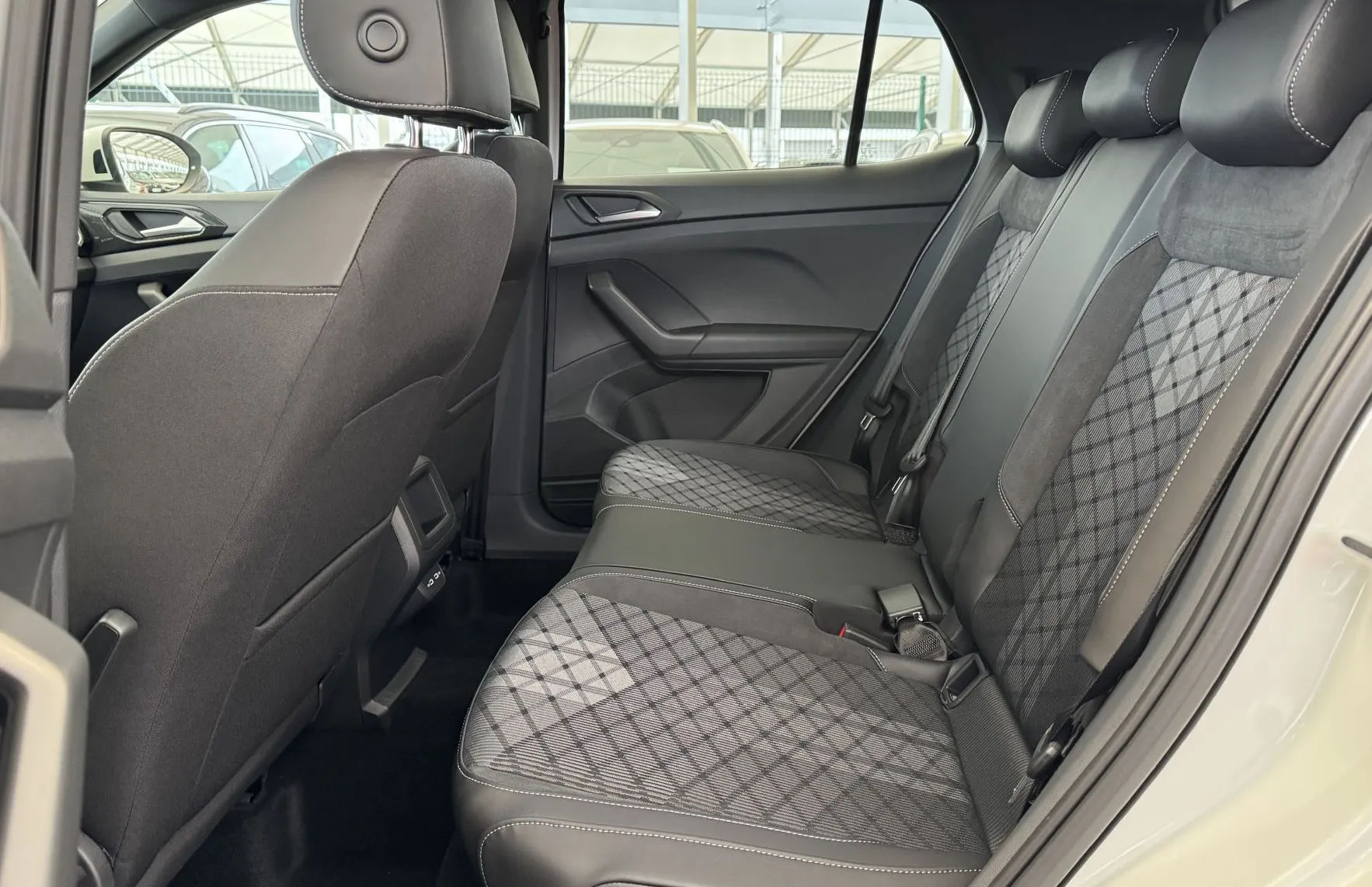 Zunanja slika - Volkswagen T-Cross - 1.0 TSI DSG 4JOY SLO 1.Lastnik - 11
