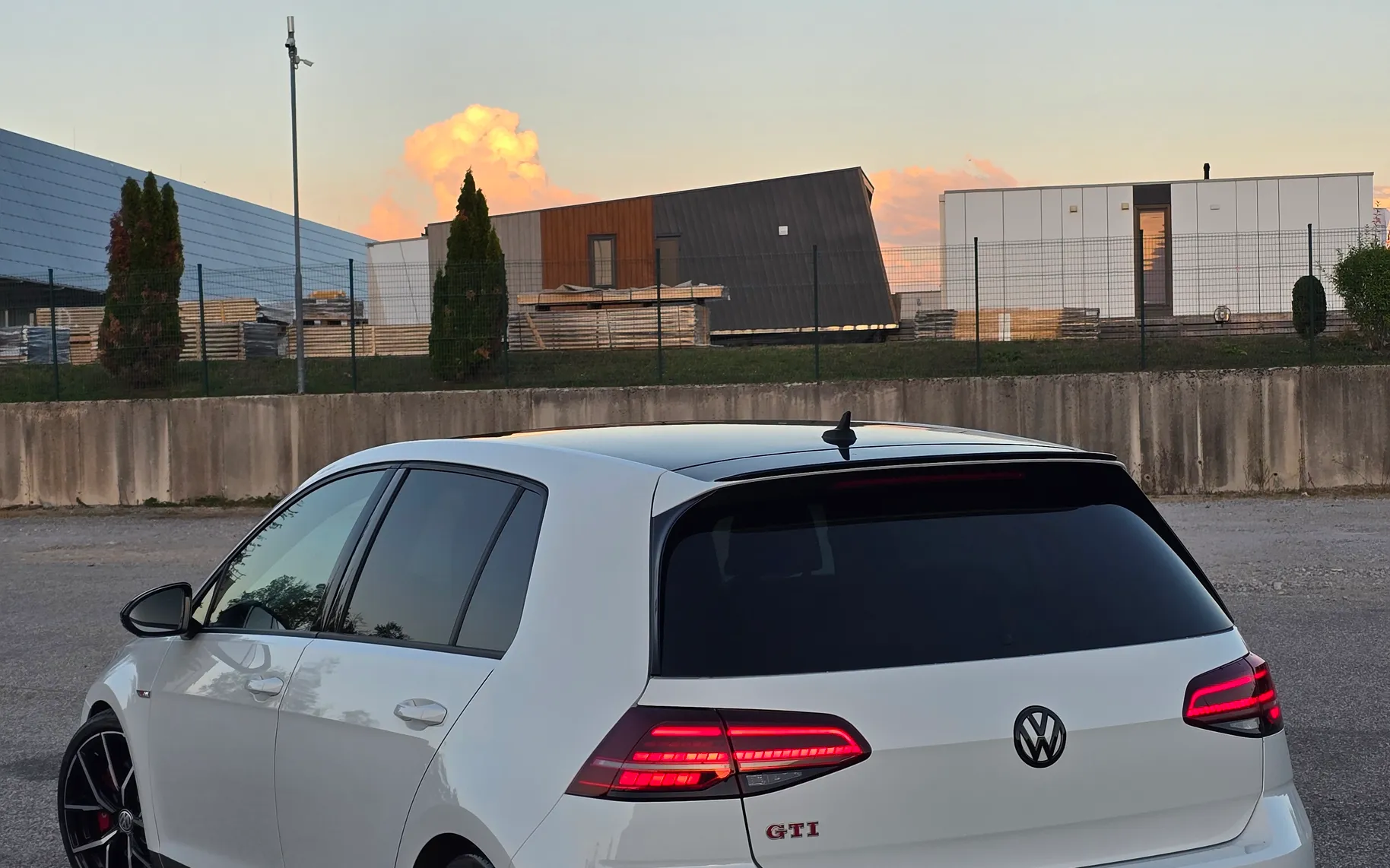 Zunanja slika - Volkswagen Golf - VW  7.5 GTI Performance - 3
