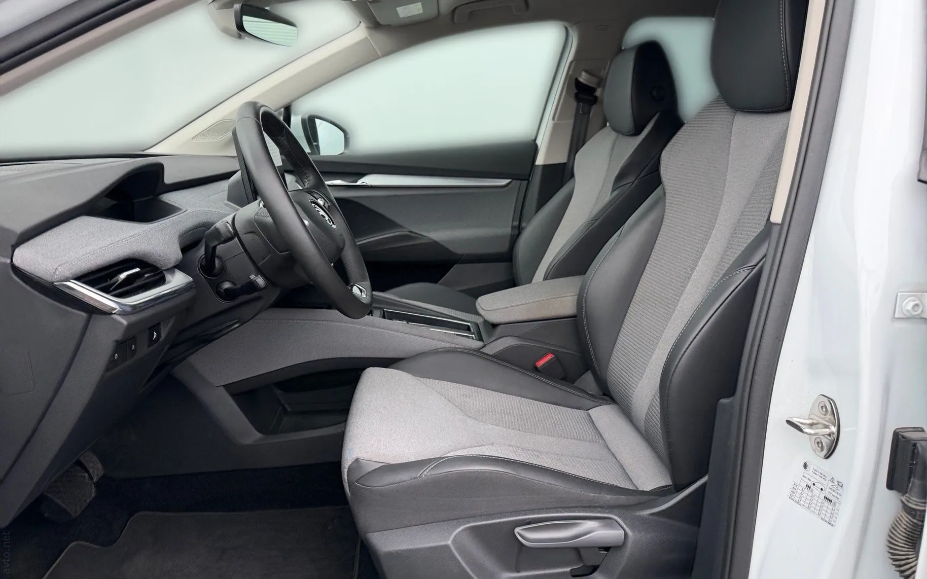 Notranja slika - Škoda Enyaq IV - Selection 50-18 COL ALU Lane assist Kamera PDC... - 7