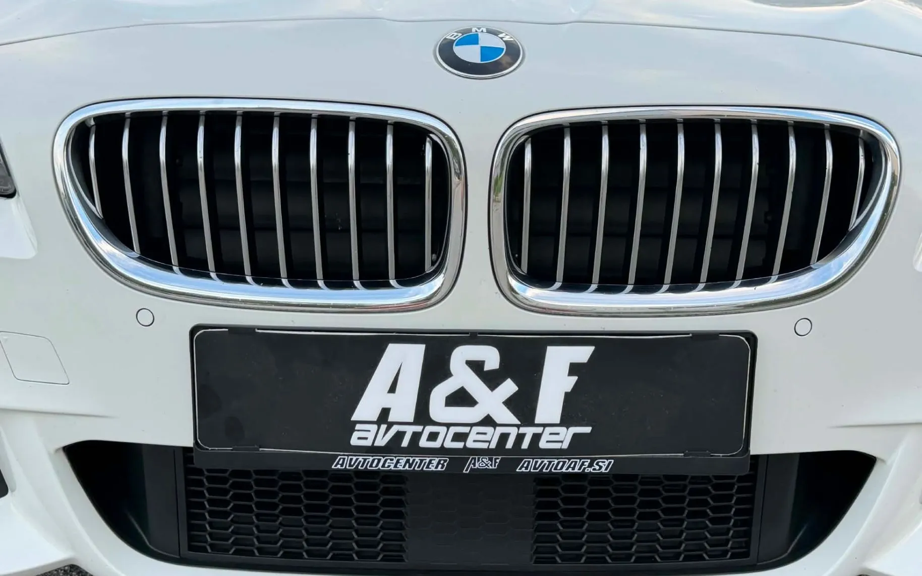 Notranja slika - BMW serija 5: - 520XD-4X4-AUT-M PAKET-DIGITALNI ŠTEVCI-BI XENON-.. - 8